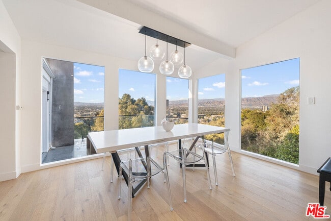 Building Photo - 3541 Multiview Dr