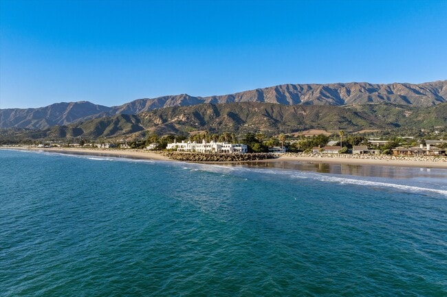 Building Photo - 867 Sand Point Rd