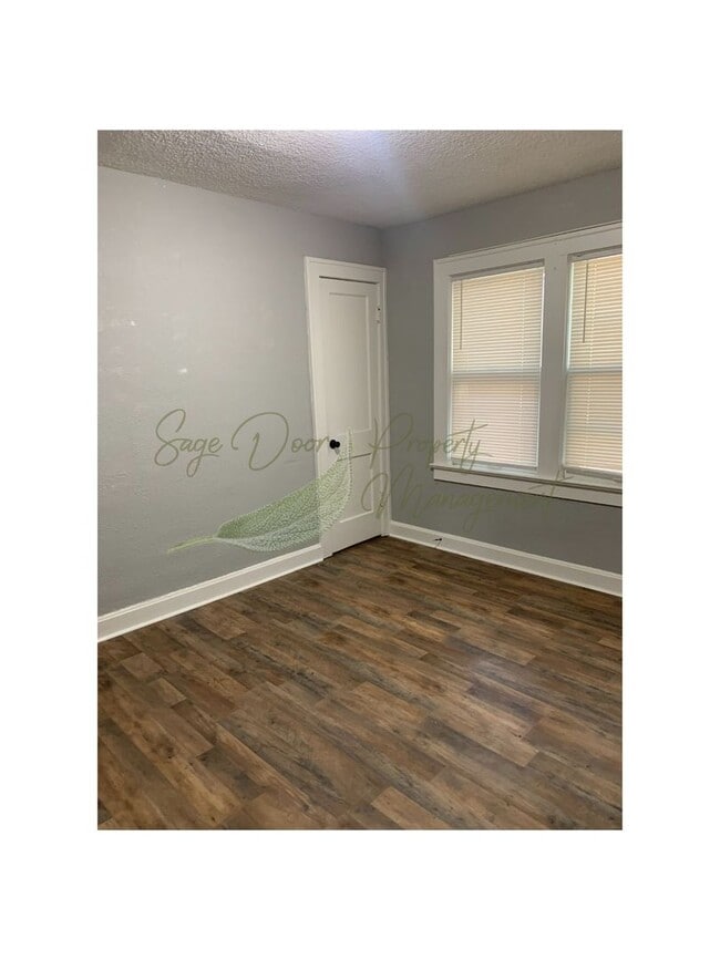 Building Photo - 1 FREE MONTH OF RENT!!!
