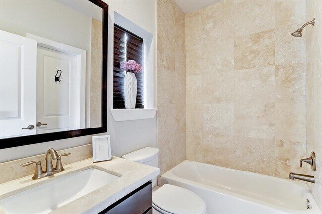 Building Photo - 4106 Marina St