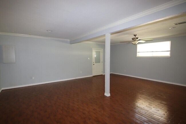 Building Photo - 13325 Blackgum St