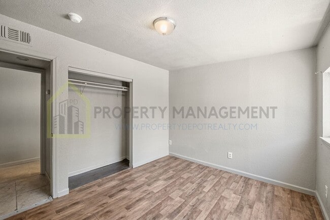Building Photo - Updated 3-Bed, 2-Bath Bungalow on Spacious...