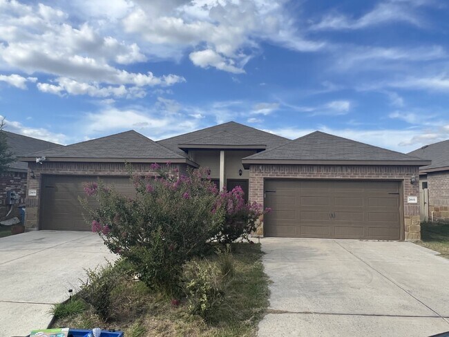 Primary Photo - Spacious 3BR/2BA Duplex with Private Yard ...