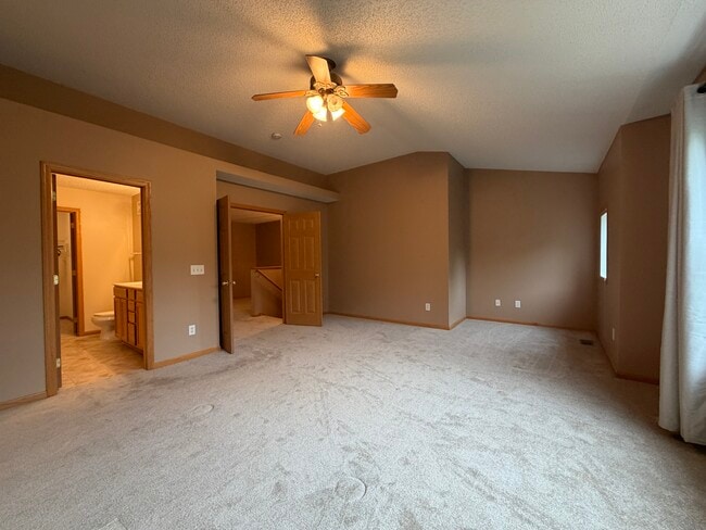Building Photo - 11007 Oak Grv Cir