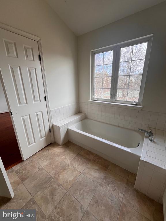 Building Photo - 14274 Madrigal Dr