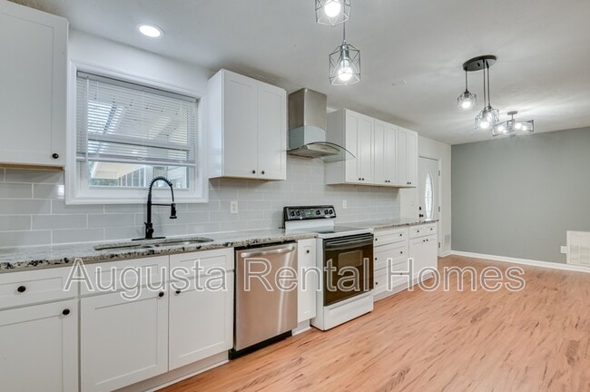 Building Photo - 2312 Mura Dr