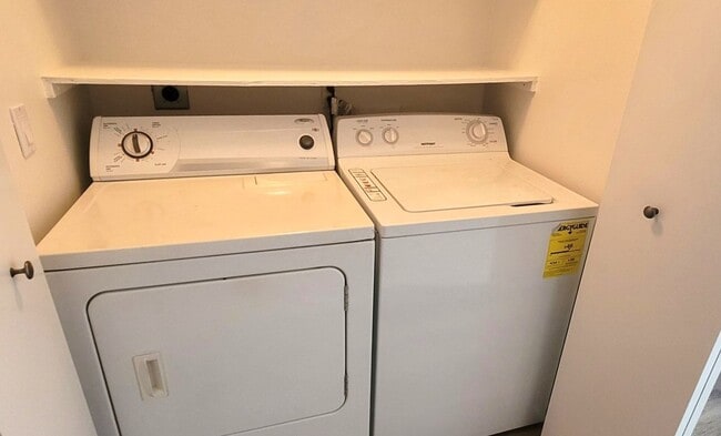 Building Photo - GREEN VALLEY CONDO IN  RENOVATED CONDITION