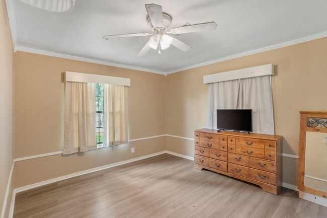 Building Photo - Charming Home in Maplewood