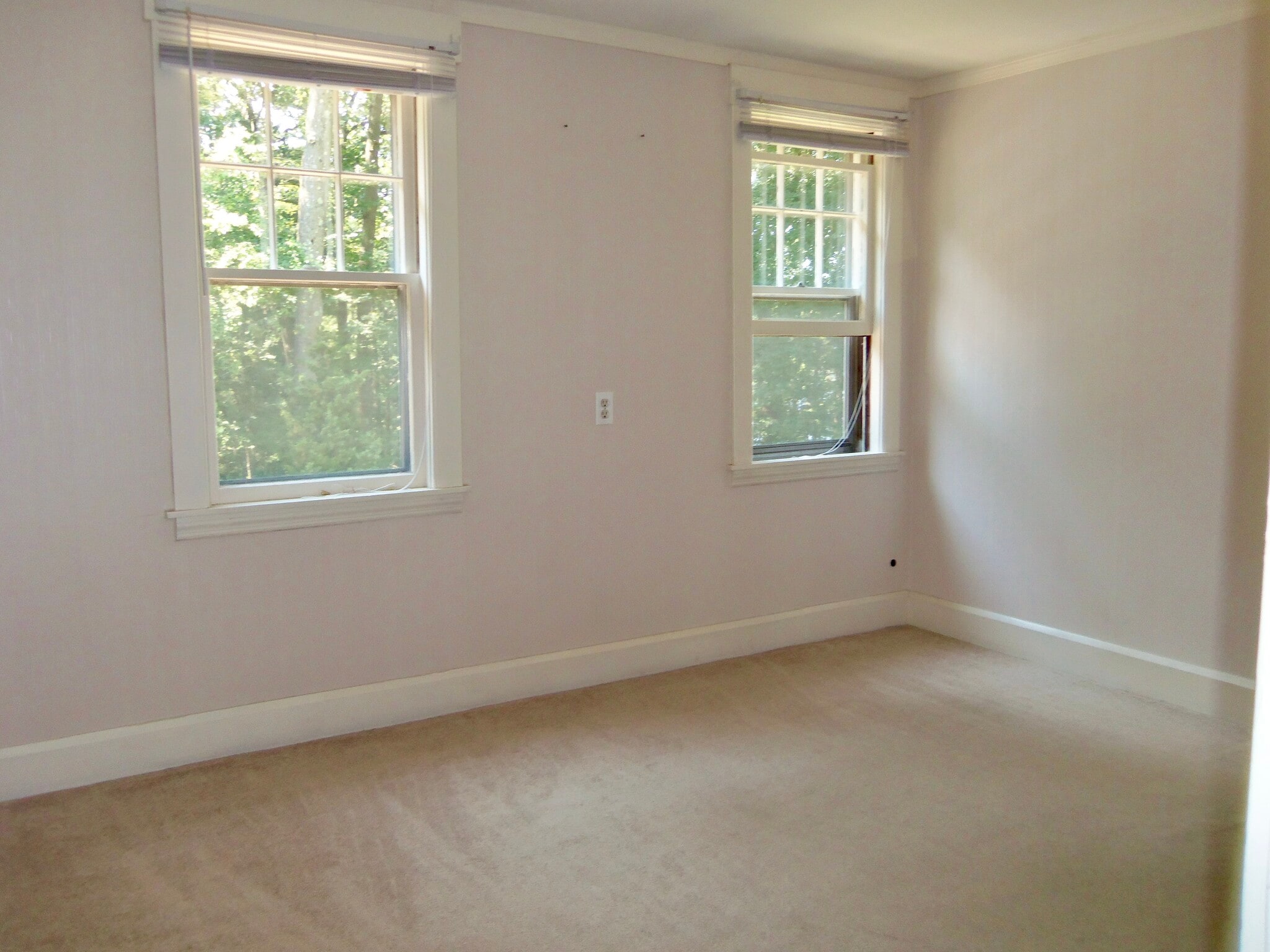 Building Photo - 122 W Central St