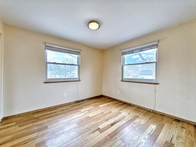 Building Photo - Spacious 4-Bedroom Home with Modern Amenit...