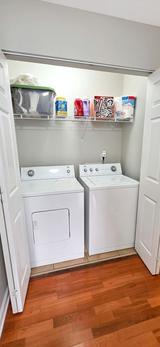 Building Photo - 2421 Beachview Dr