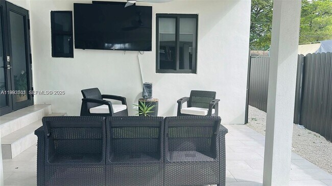 Building Photo - 4618 SW 2nd St