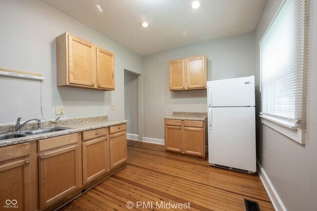 Building Photo - 411 W 40th St