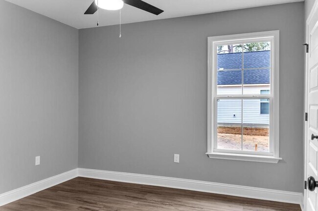 Building Photo - 303 Wright St