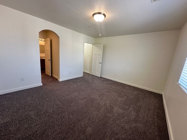 Building Photo - For Lease | 3 Bed, 2.5 Bath |1,688 Sq Ft |...