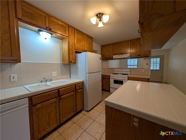 Building Photo - 1134 Misty Acres Dr