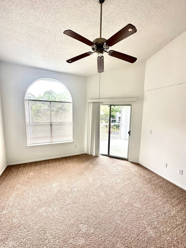 Building Photo - Beautiful 1 bed 1 bath condo in pristine l...