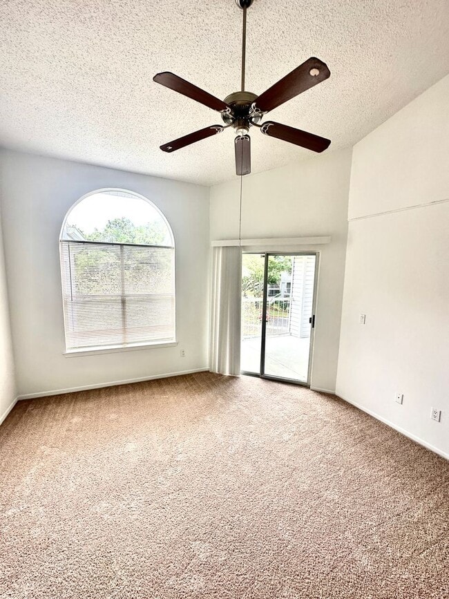 Building Photo - Beautiful 1 bed 1 bath condo in pristine location in Lake Mary