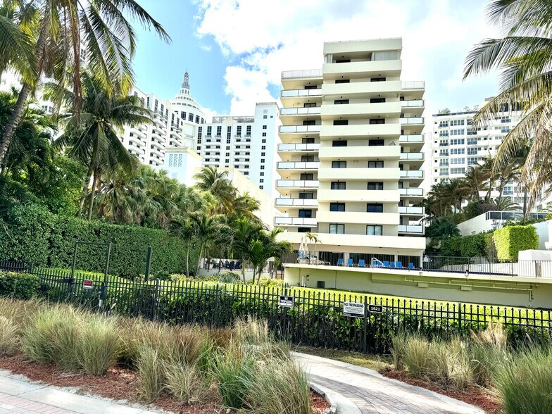 Building Photo - 1621 Collins Ave