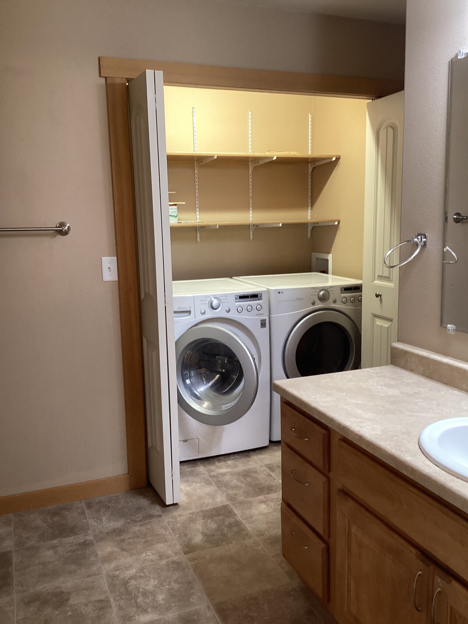 Building Photo - 2676 Overlook Blvd