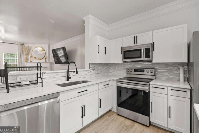 Building Photo - 6720 Stoneleigh Way