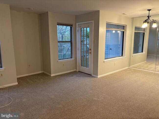 Building Photo - 1807 Diamond Dr