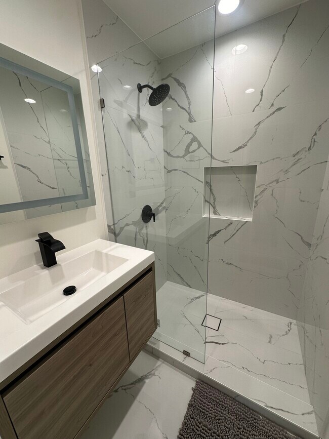 Building Photo - 2303 Amherst Ave