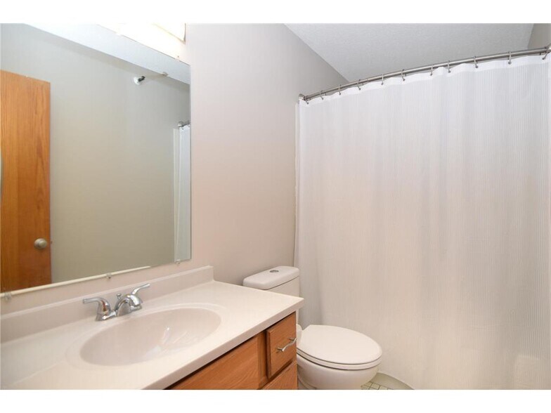 Building Photo - 7635 Edinborough Way