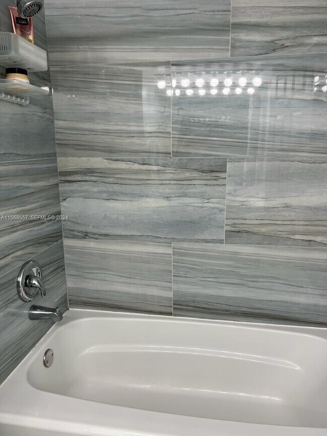 Building Photo - 6770 Indian Creek Dr