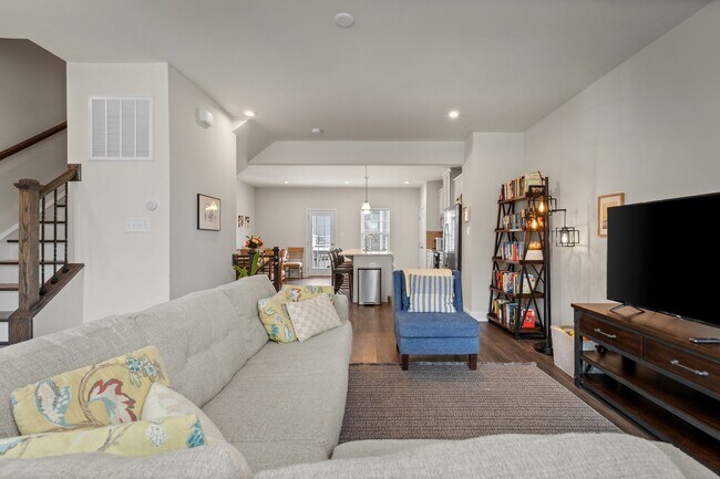 Building Photo - Luxurious three-story townhome with owner's suite and high-end finishes