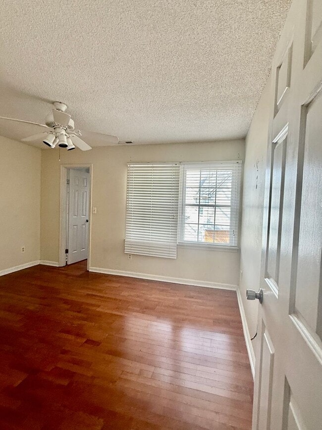 Building Photo - 2BD/2BA Condo in Greenbrier Neighborhood of Chesapeake - Backs up to Golf Course, Walking Trails!