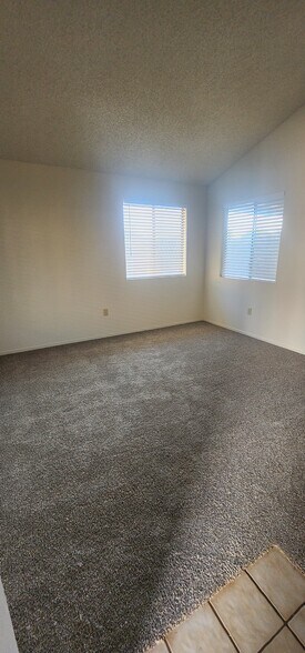 Living Room - 5913 Auburn Oaks Dr