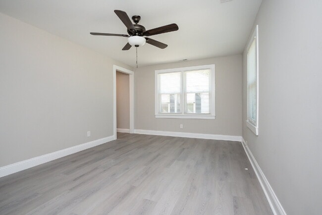 Building Photo - Renovated 2 BR, 1 BA quaint home in Spartanburg under $1200/mo rent