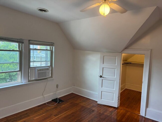 Building Photo - 5603 Fair Oaks St