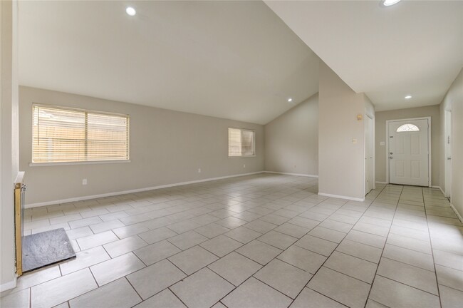 Building Photo - 12327 Fairmeadow Dr