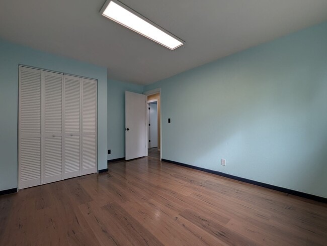 Building Photo - Great 4bed/1.5 bath home with bonus space and additonal storage