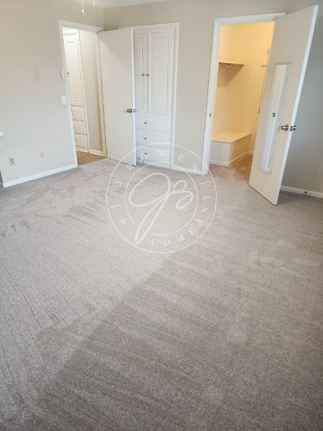 Building Photo - Charming 2-Bed, 2-Bath Condo with many upd...