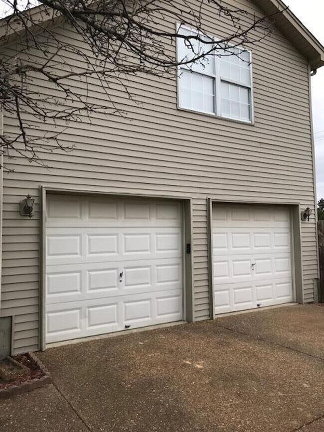 Building Photo - Spacious 3 Bed/2.5 Bath Home in Prime Mount Juliet Location
