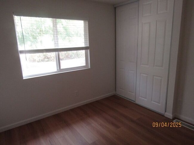 Building Photo - Newly remodeled single story home walking ...