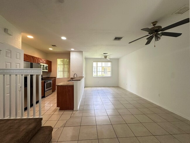 Building Photo - 6055 SW 19th Ct
