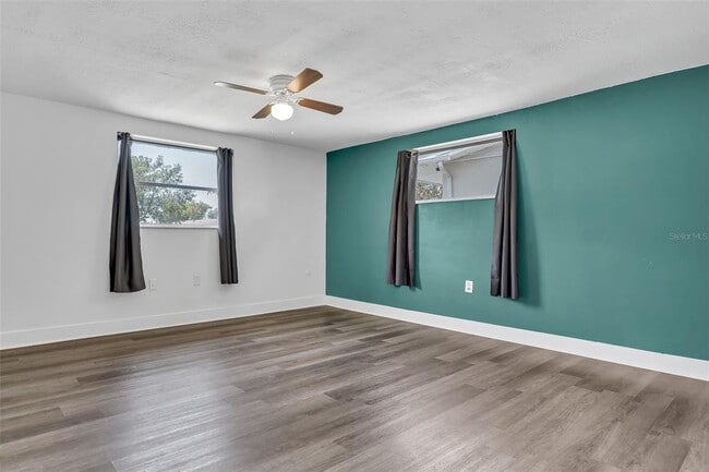 Building Photo - 4348 Shoreline Dr