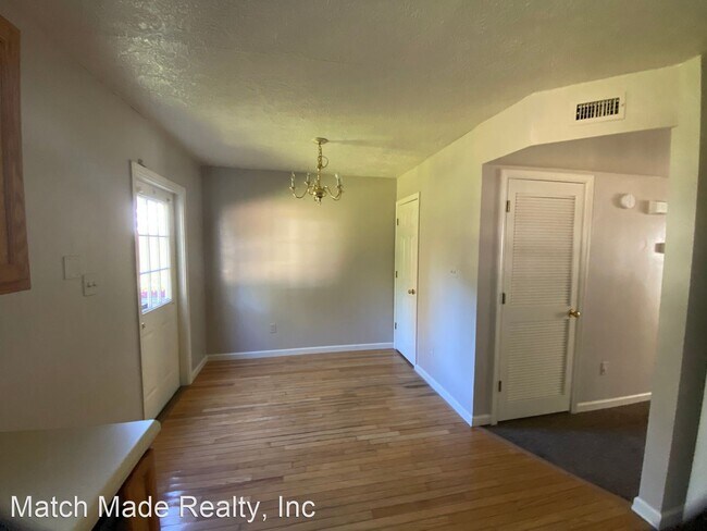 Building Photo - 4 br, 2 bath House - 1217 Clock St.