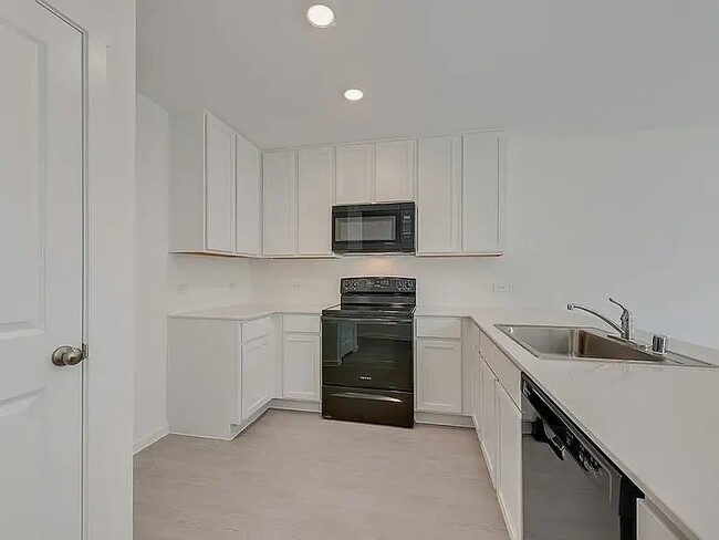 Building Photo - 900 Calley Pear Trl