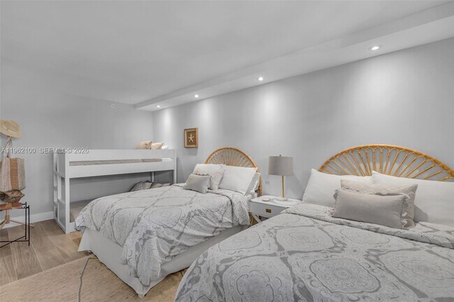 Building Photo - 609 Ocean Dr