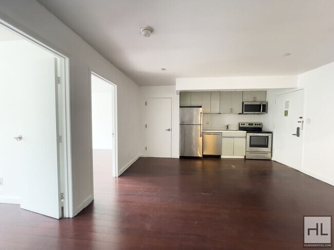 Primary Photo - STANHOPE STREET / Spacious 2-Bed 1-Bath / ...