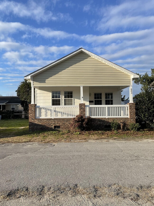 Building Photo - 883 N Cool Ave