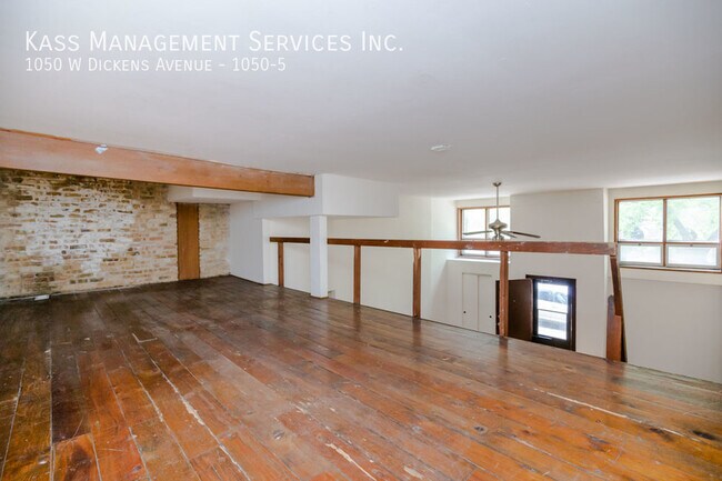 Building Photo - 1050 W Dickens Ave