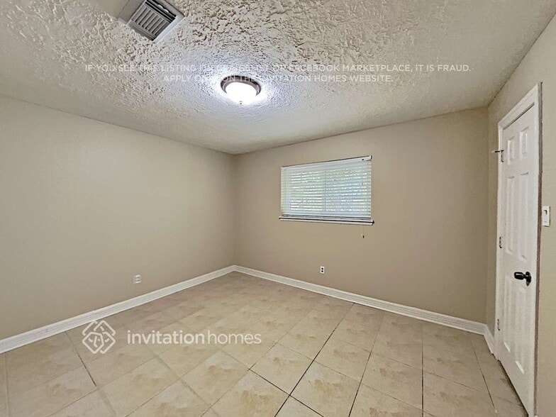 Building Photo - 16395 Havenpark Dr