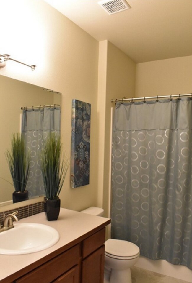 Building Photo - Main floor master suite! 4 bedroom luxury ...