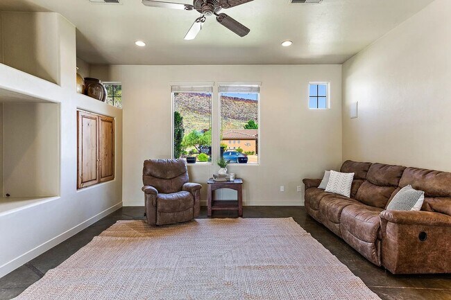Building Photo - 3 bed 2 bath home!